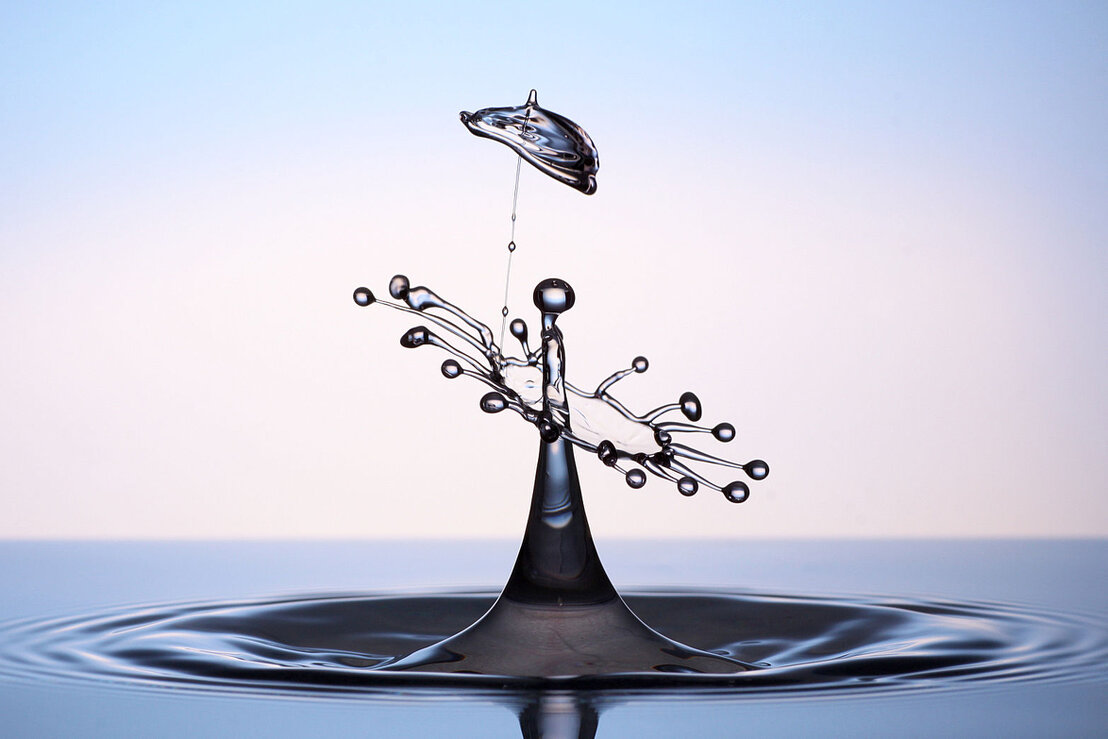 Wassertropfen im Moment des Aufpralls